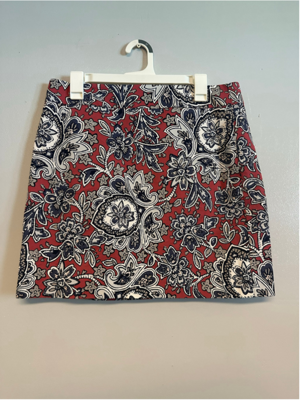 LOFT Outlet Mini Skirt Floral Paisley Women’s Size 8 Red Blue